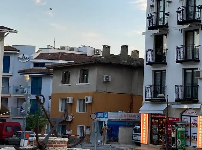 Apartamento “централ” / *