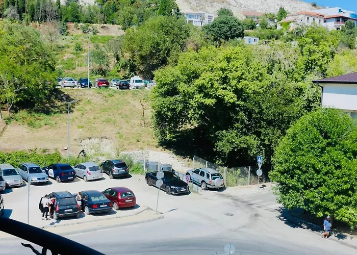 Apartamento “централ” / *