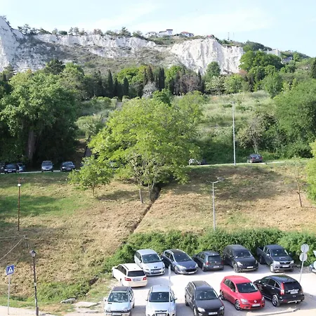 “централ” / شقة