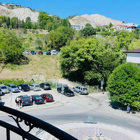 Apartamento “централ” / *